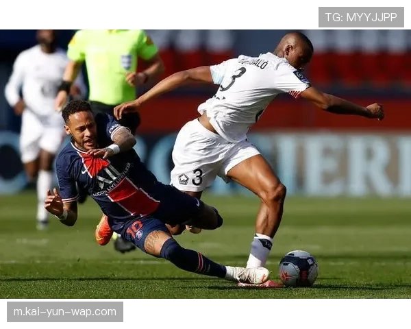 压缩空间防守失效 巴黎防线遭巴洛贡两次穿透